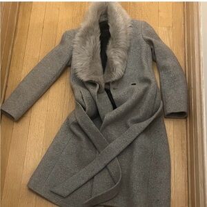 Club Monaco Elegant Gray Women's Coat with Faux Fur Collar